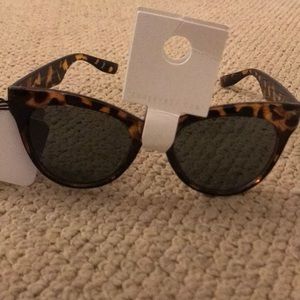 NWT: Cat Eye sunglasses